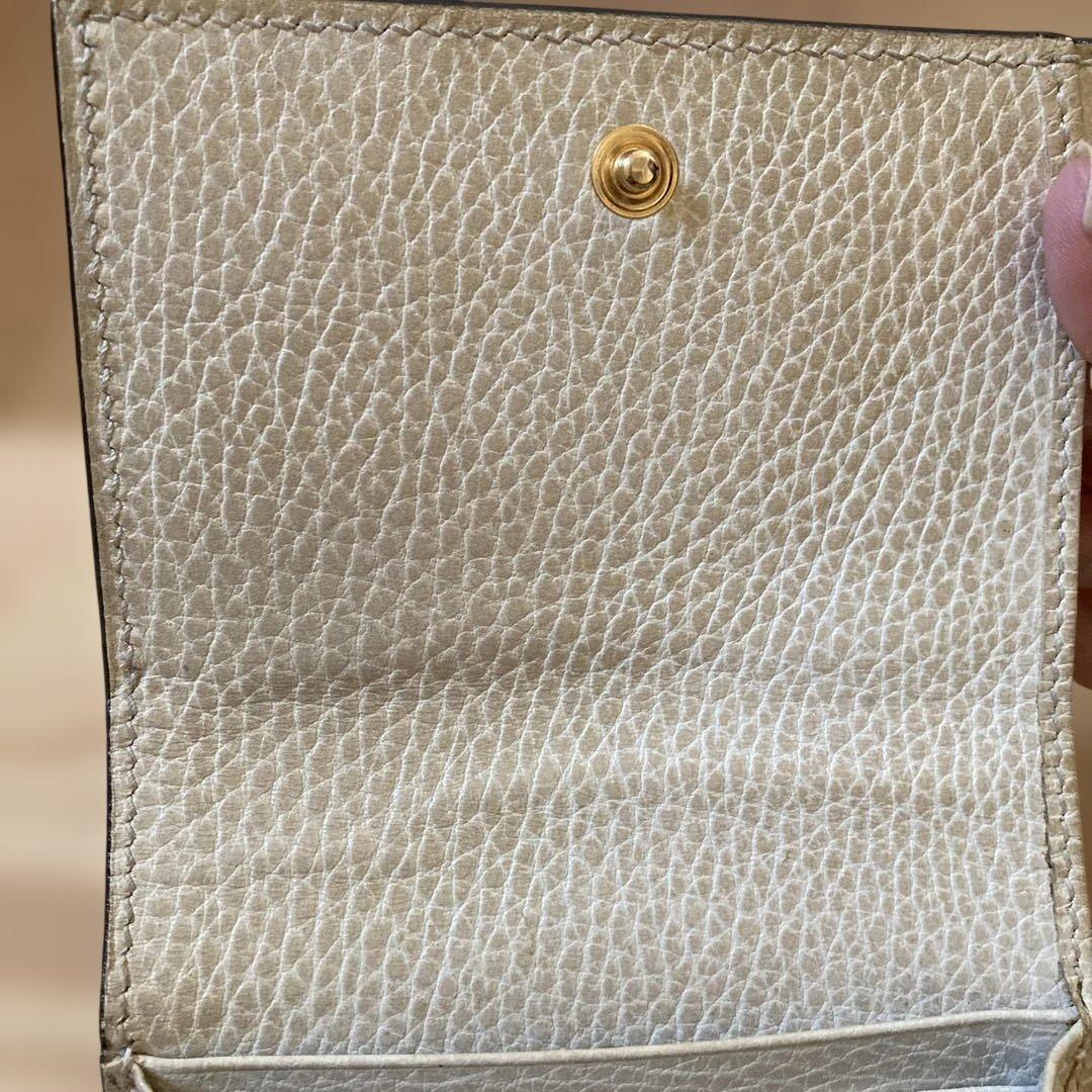 GUCCI 二つ折り財布 ベージュ GGロゴ