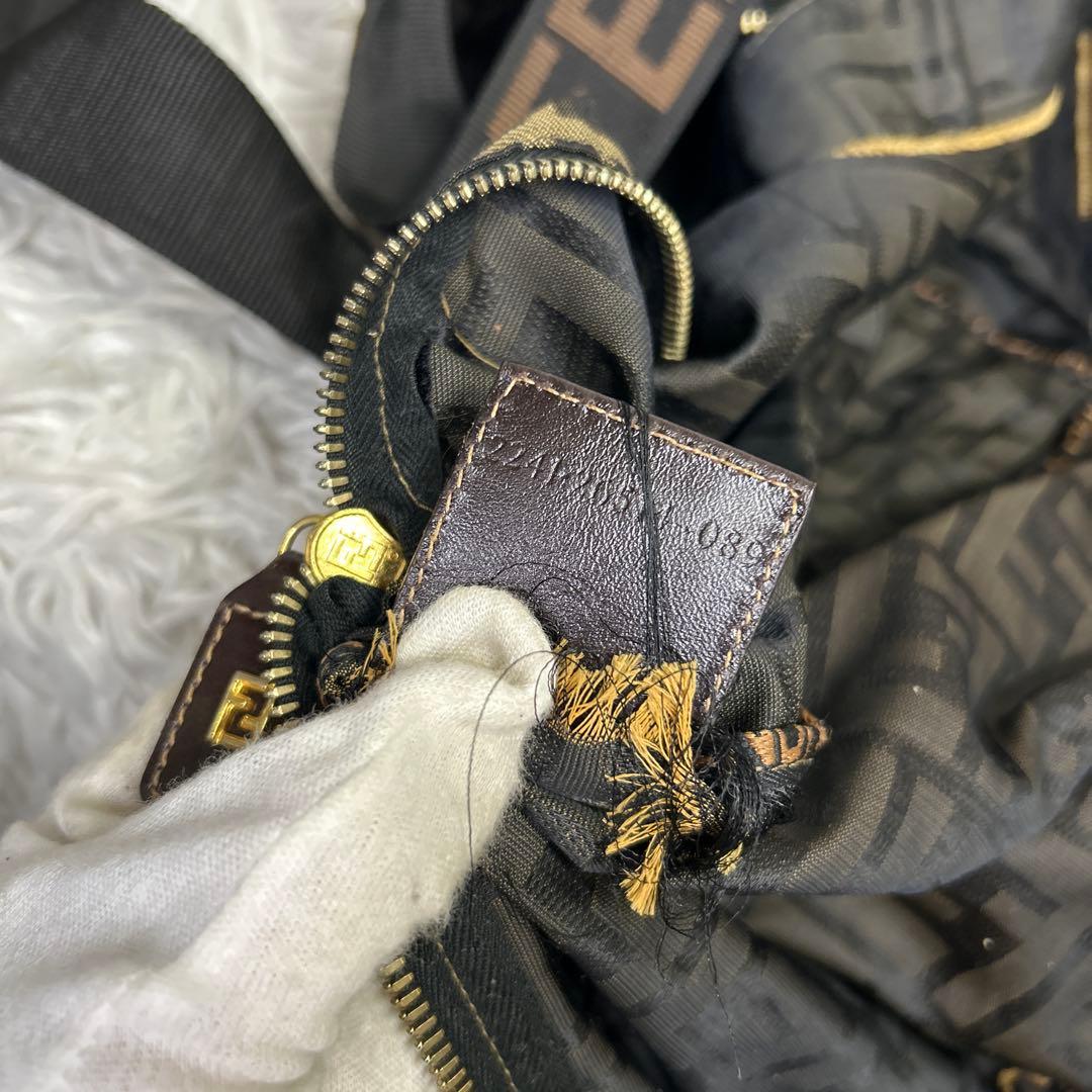 FENDI ズッカ　ボストンバッグ　ロゴ　ナイロン　大容量　トートバッグ