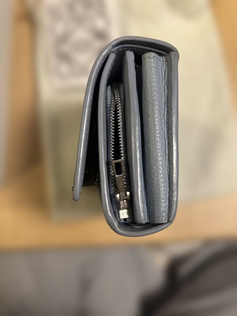 【即日発送可】 LOEWE 水色　三つ折り財布【タイムセール中】