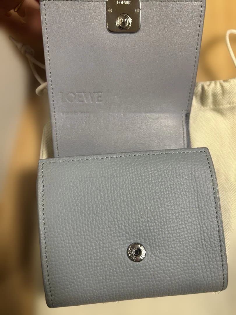 【即日発送可】 LOEWE 水色　三つ折り財布【タイムセール中】