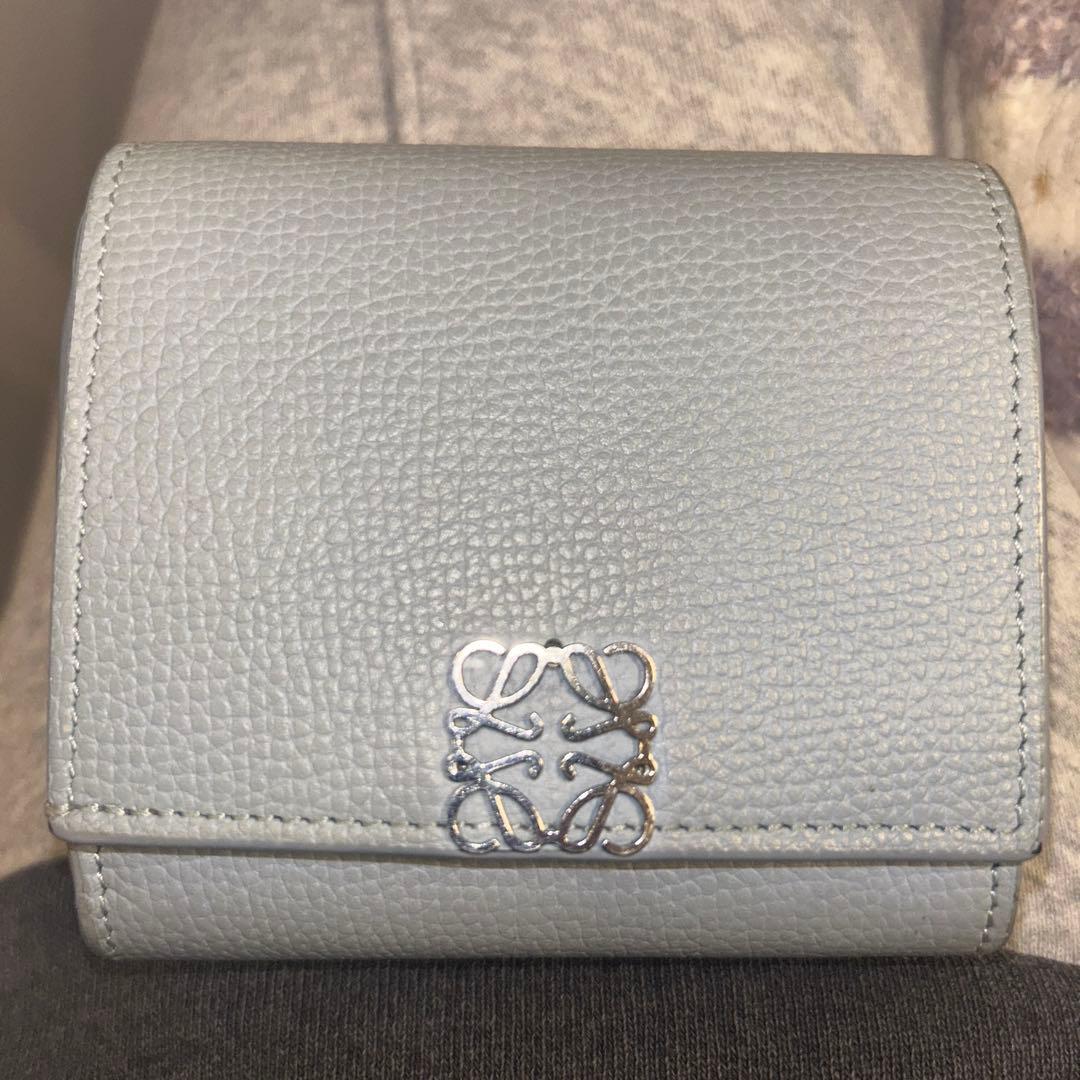 【即日発送可】 LOEWE 水色　三つ折り財布【タイムセール中】