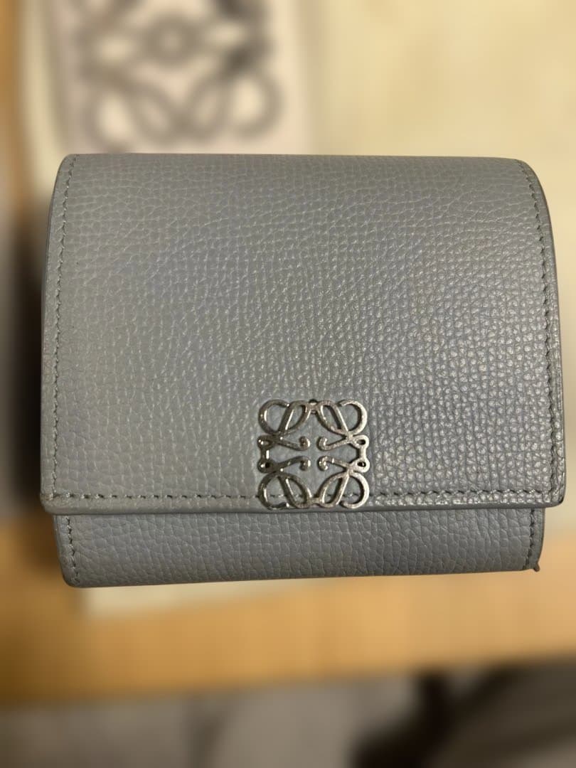 【即日発送可】 LOEWE 水色　三つ折り財布【タイムセール中】